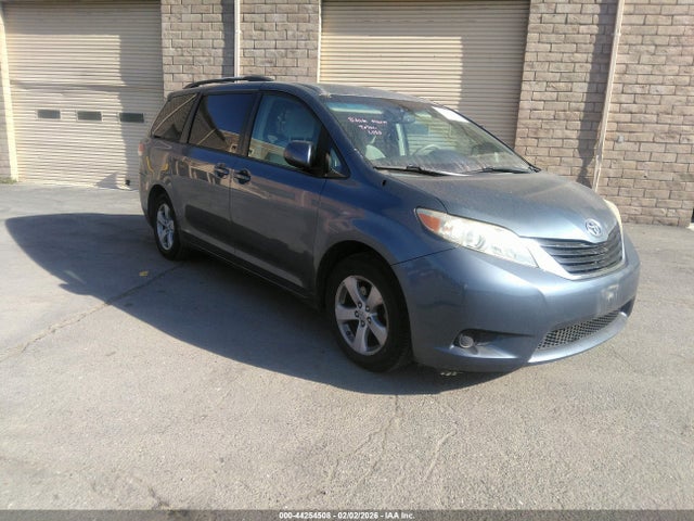 2013 TOYOTA SIENNA LE V6 8 PASSENGER