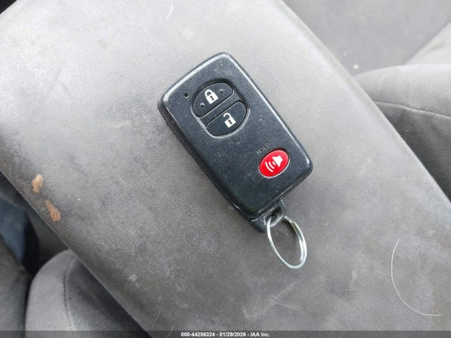صورة مصغرة 11 لـ 2011 Toyota PRIUS THREE