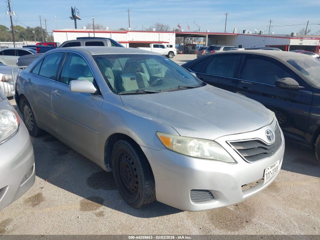 2011 TOYOTA CAMRY LE