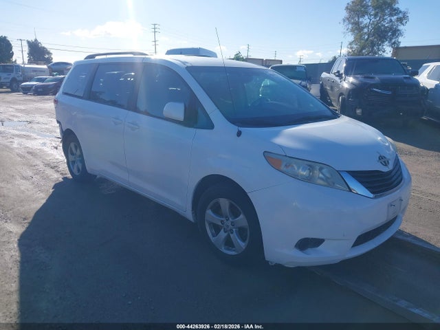 2011 TOYOTA SIENNA LE V6