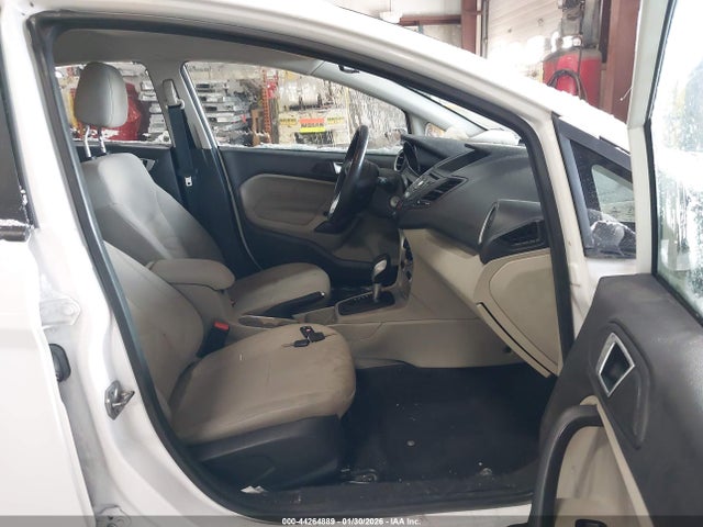 2016 FORD FIESTA SE photo 5