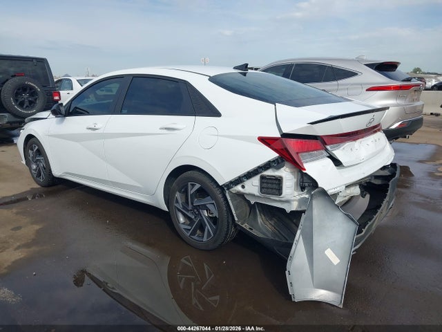 HYUNDAI ELANTRA SEL SPORT - 3