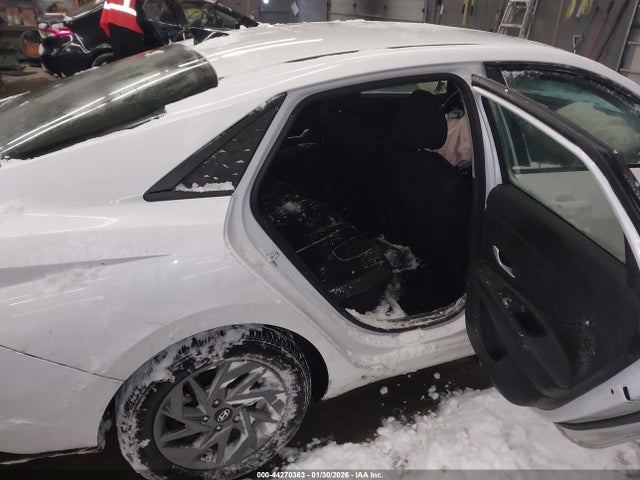 HYUNDAI ELANTRA SEL - 8