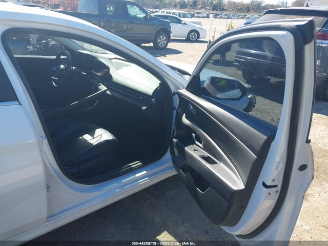 HYUNDAI ELANTRA HYBRID LIMITED - 5