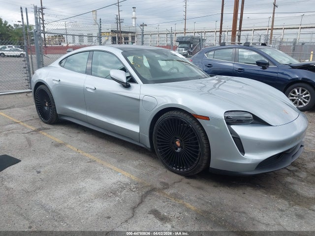 2021 PORSCHE TAYCAN 