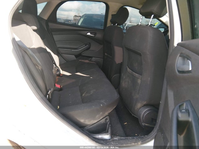 FORD FOCUS SE - 8