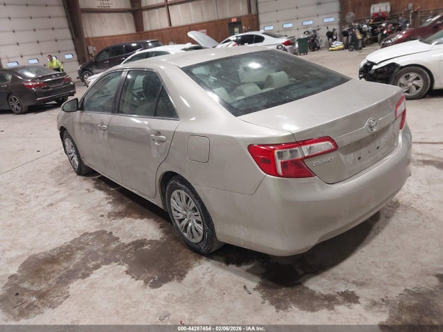 TOYOTA CAMRY - 3