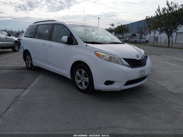 2011 TOYOTA SIENNA LE V6