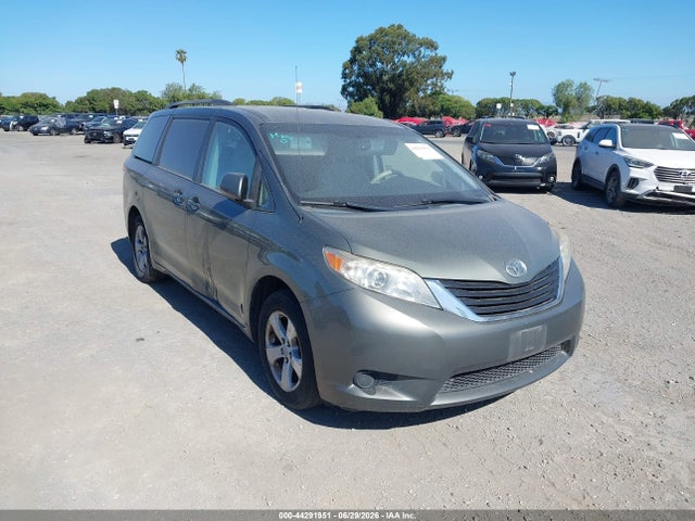 2011 TOYOTA SIENNA LE V6