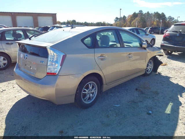 2010 Toyota PRIUS III — фото 4