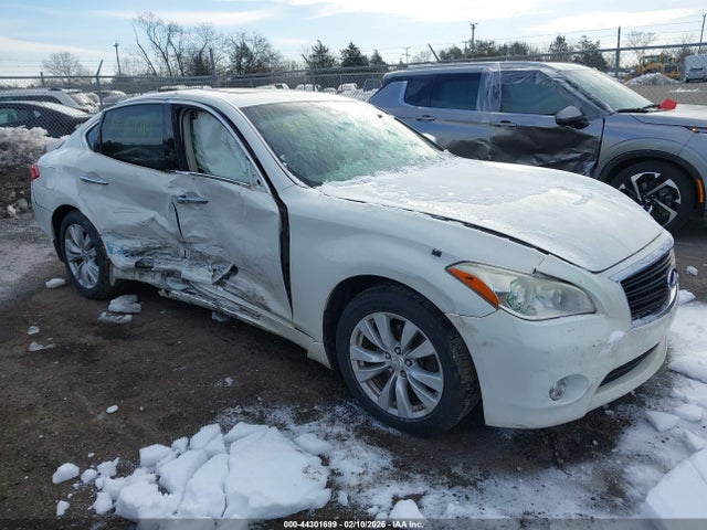 2011 INFINITI M37 