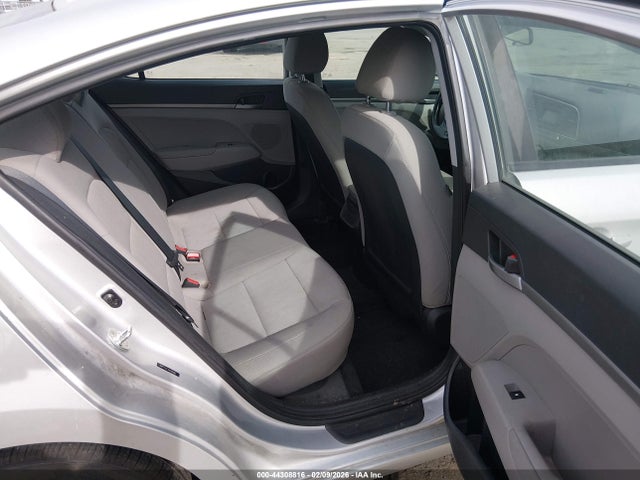 HYUNDAI ELANTRA SE - 8