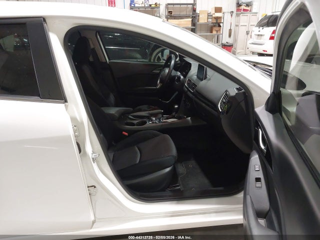 2016 Mazda MAZDA3 photo 5
