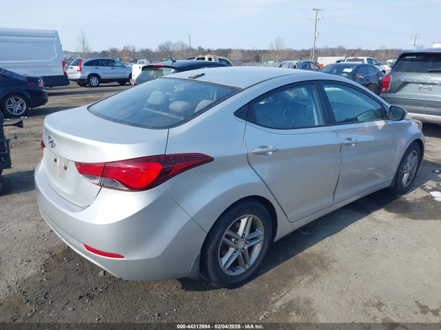 HYUNDAI ELANTRA SE - 4