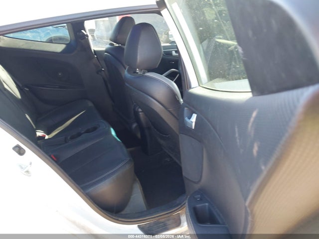 HYUNDAI VELOSTER TURBO - 8