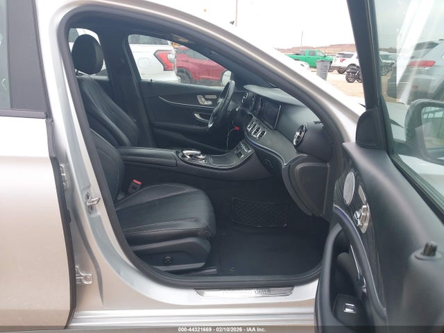 MERCEDES-BENZ E-CLASS - 5