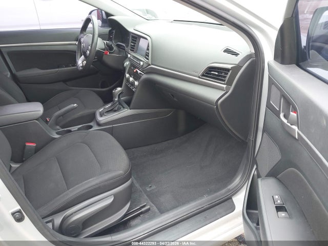 HYUNDAI ELANTRA VALUE EDITION - 5