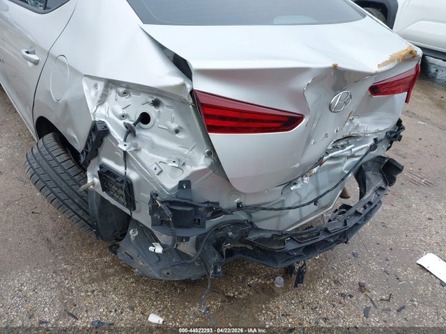 HYUNDAI ELANTRA VALUE EDITION - 6