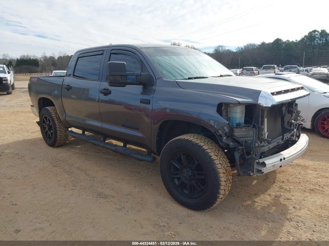 TOYOTA TUNDRA - 1