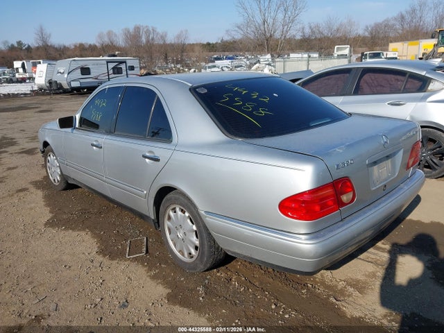 MERCEDES-BENZ E-CLASS - 3