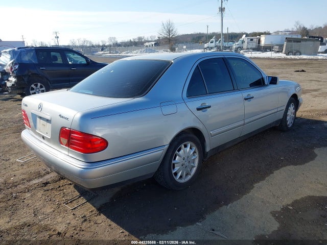 MERCEDES-BENZ E-CLASS - 4