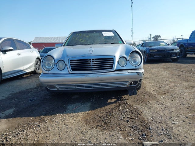 MERCEDES-BENZ E-CLASS - 6