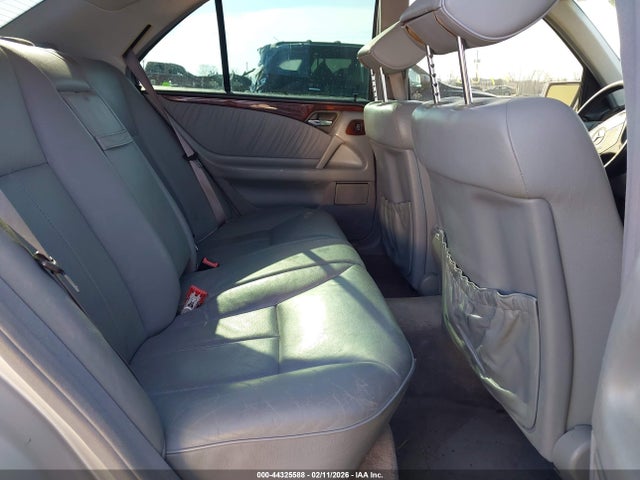 MERCEDES-BENZ E-CLASS - 8