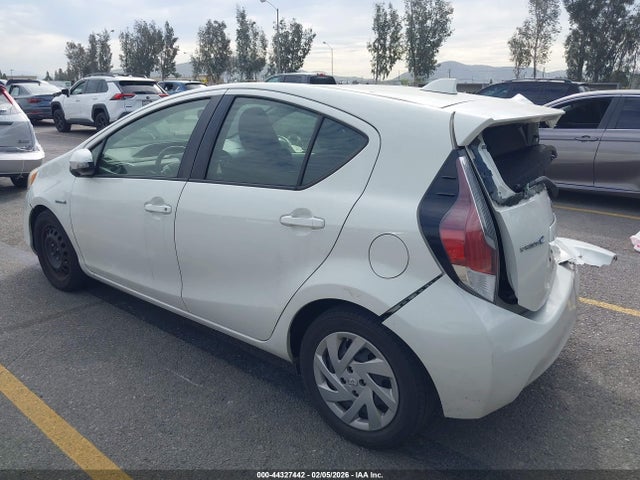 TOYOTA PRIUS C - 3