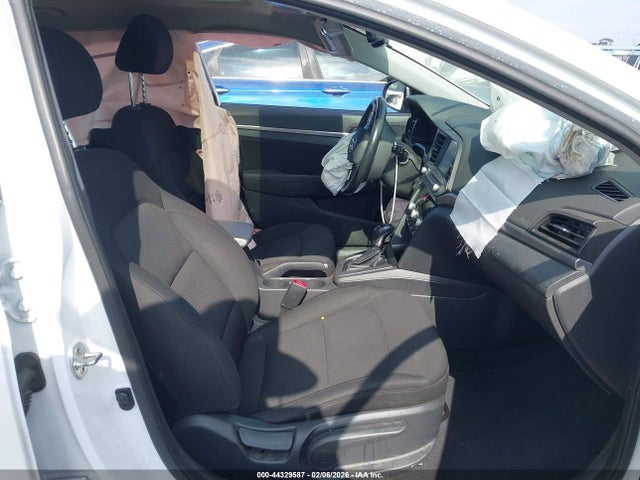 HYUNDAI ELANTRA VALUE EDITION - 5