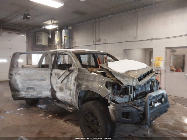 2017 TOYOTA TUNDRA SR5 5.7L V8