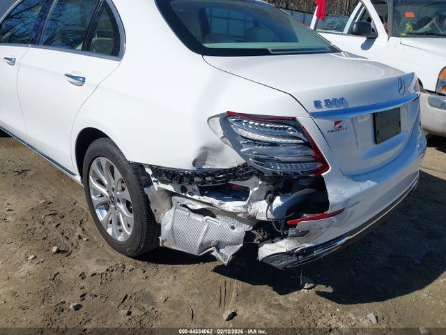 MERCEDES-BENZ E-CLASS - 6