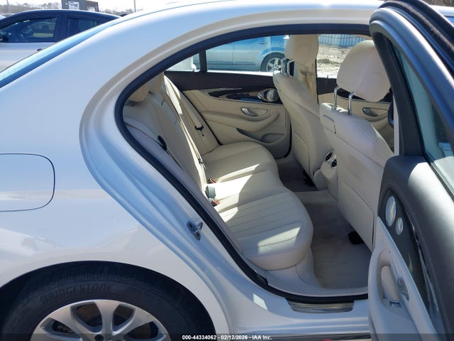 MERCEDES-BENZ E-CLASS - 8