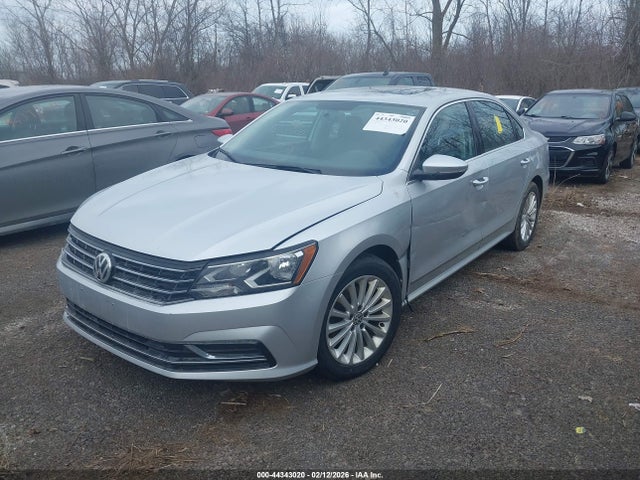 2017 Volkswagen PASSAT 1.8T SE — фото 2