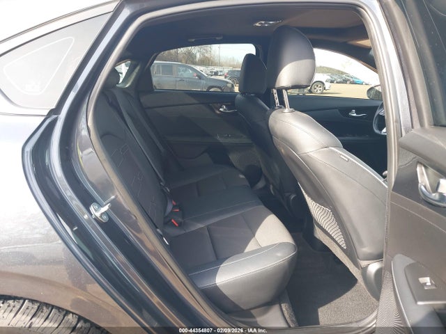 KIA FORTE GT-LINE - 8