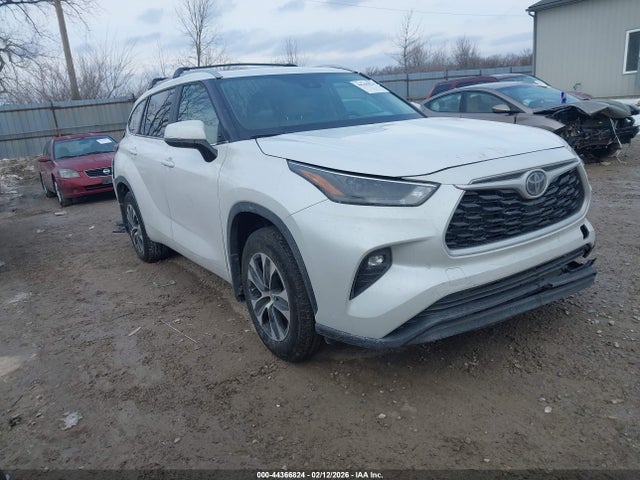 2025 TOYOTA HIGHLANDER XLE