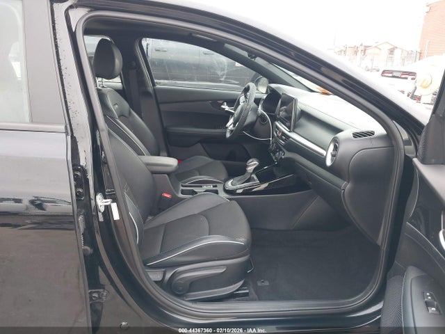 KIA FORTE GT-LINE - 5