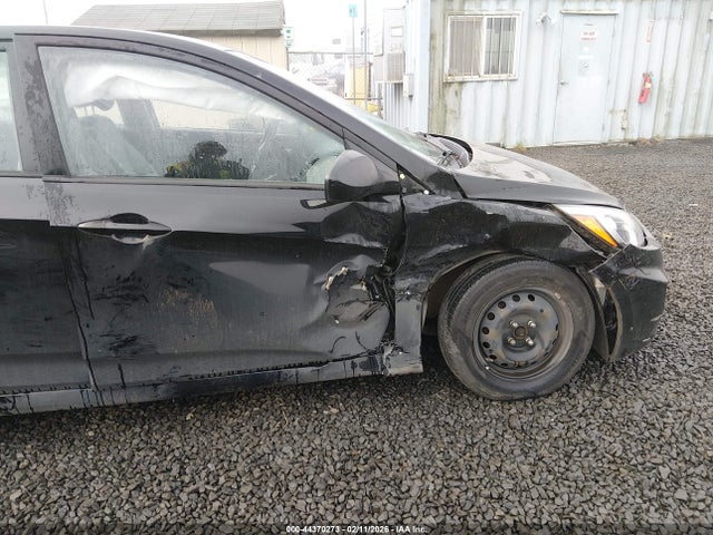 HYUNDAI ACCENT SE - 6