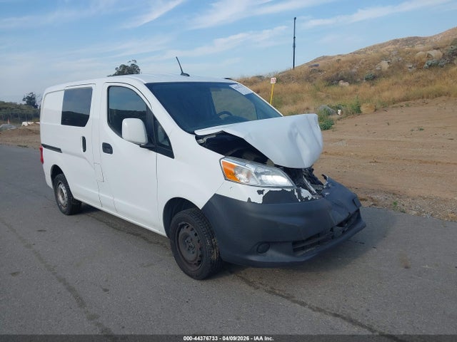 2015 NISSAN NV SV