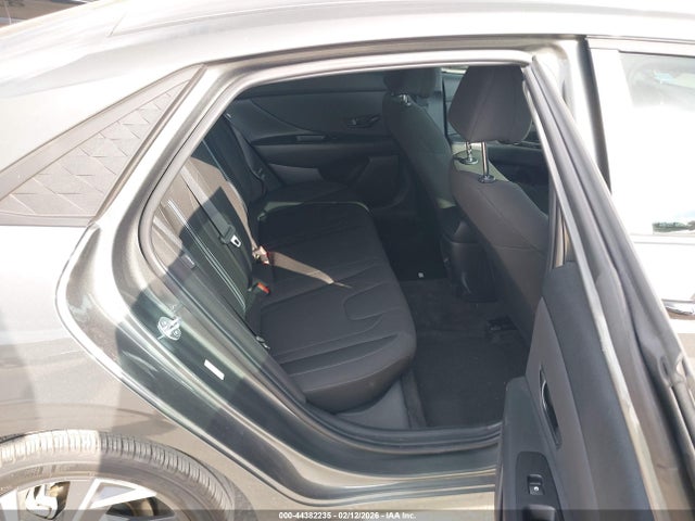 صورة 8 لـ 2025 Hyundai ELANTRA SEL SPORT