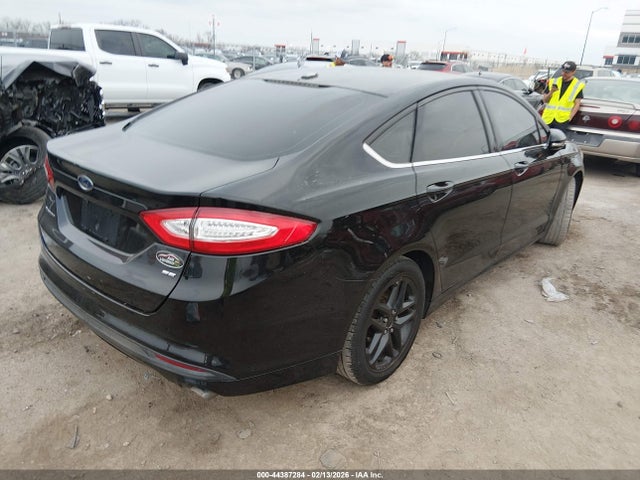 FORD FUSION SE - 4