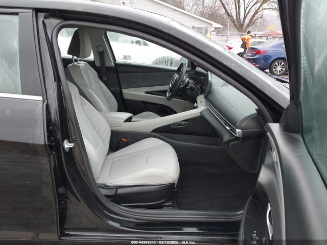 HYUNDAI ELANTRA LIMITED - 5