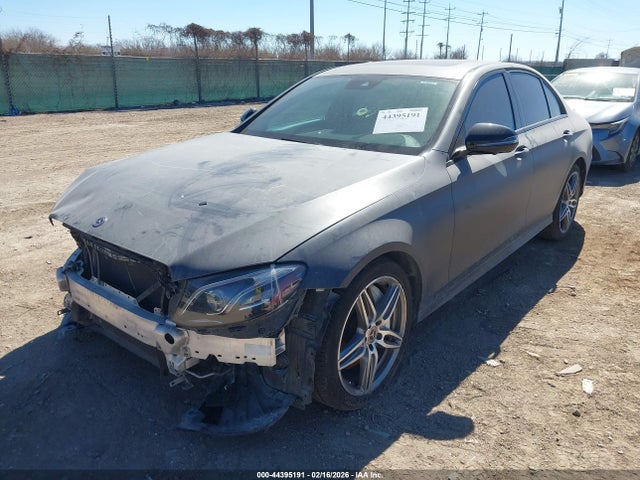 MERCEDES-BENZ E-CLASS - 2