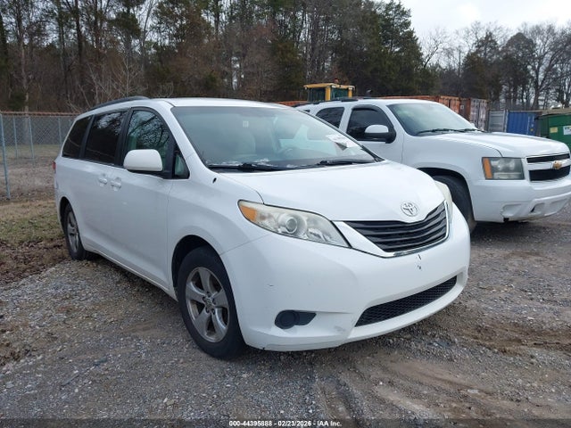 2013 TOYOTA SIENNA LE V6 8 PASSENGER