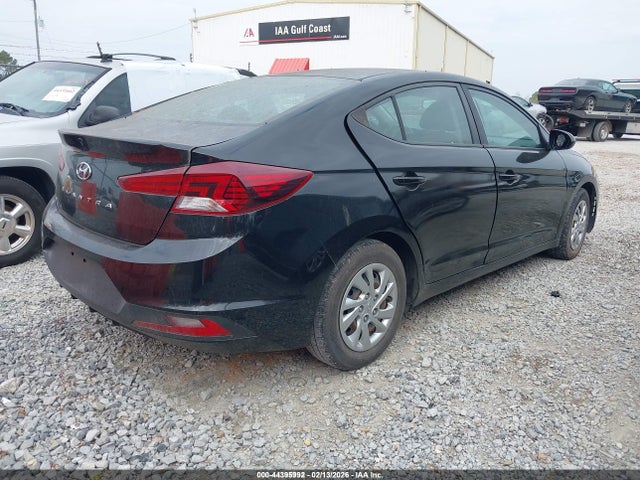 HYUNDAI ELANTRA SE - 4