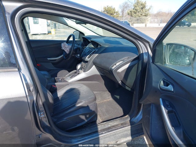 FORD FOCUS SE - 5