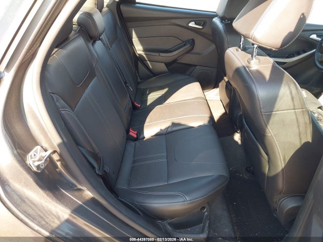 FORD FOCUS SE - 8