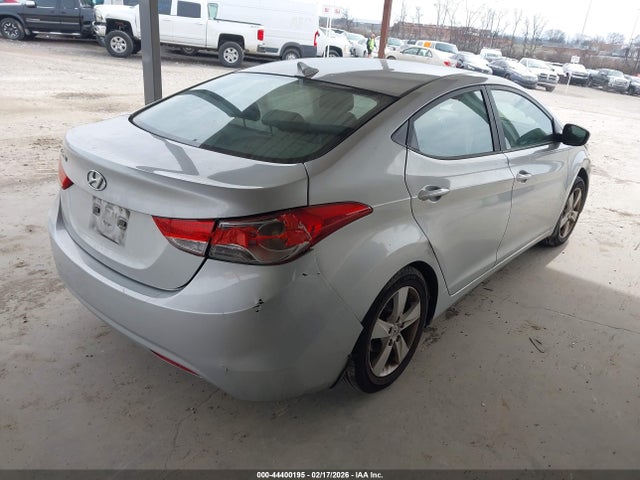 HYUNDAI ELANTRA GLS - 4