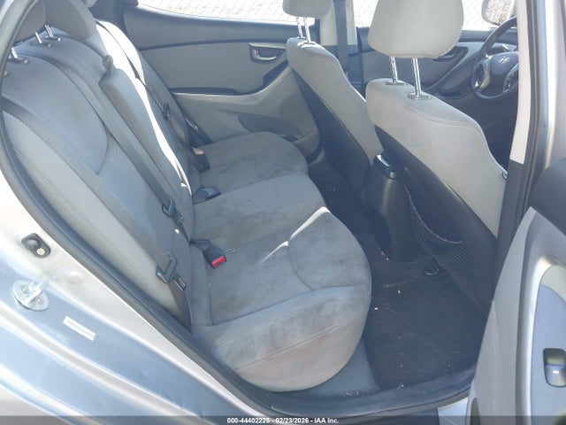 HYUNDAI ELANTRA SE - 8