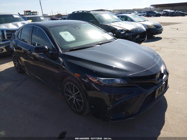 TOYOTA CAMRY - 1
