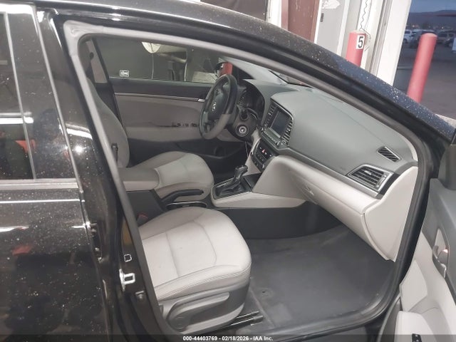 HYUNDAI ELANTRA SE - 5